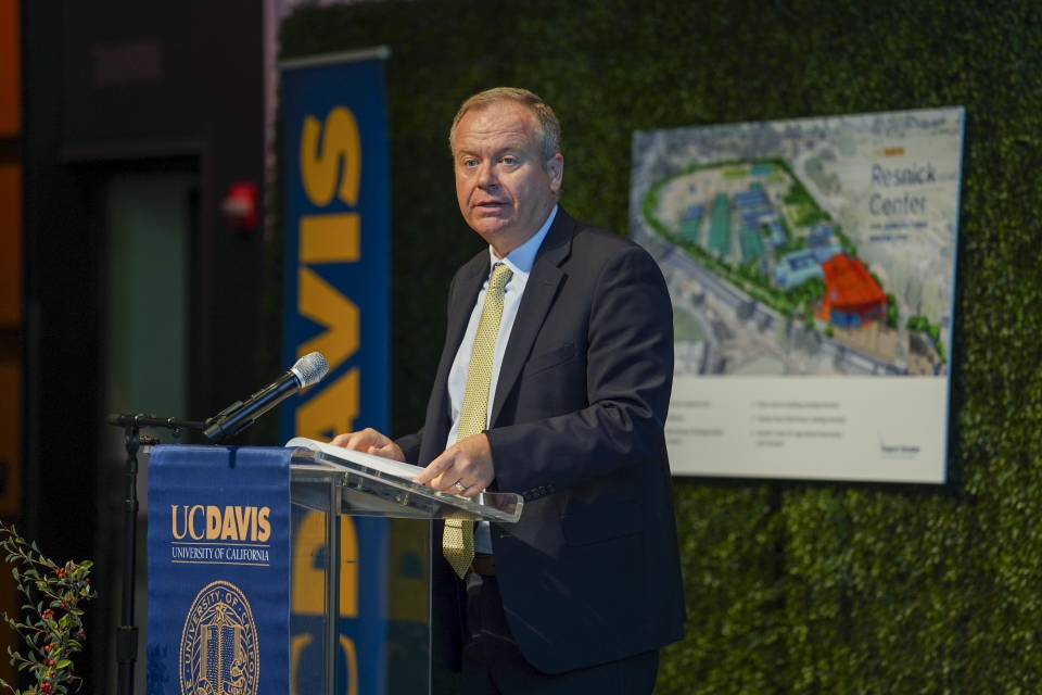 Shaun Keister, vice chancellor of Development and Alumni Relations announces the gift that will lead to the creation of the Lynda and Stewart Resnick Center for Agricultural Innovation. (Karin Higgins/UC Davis)